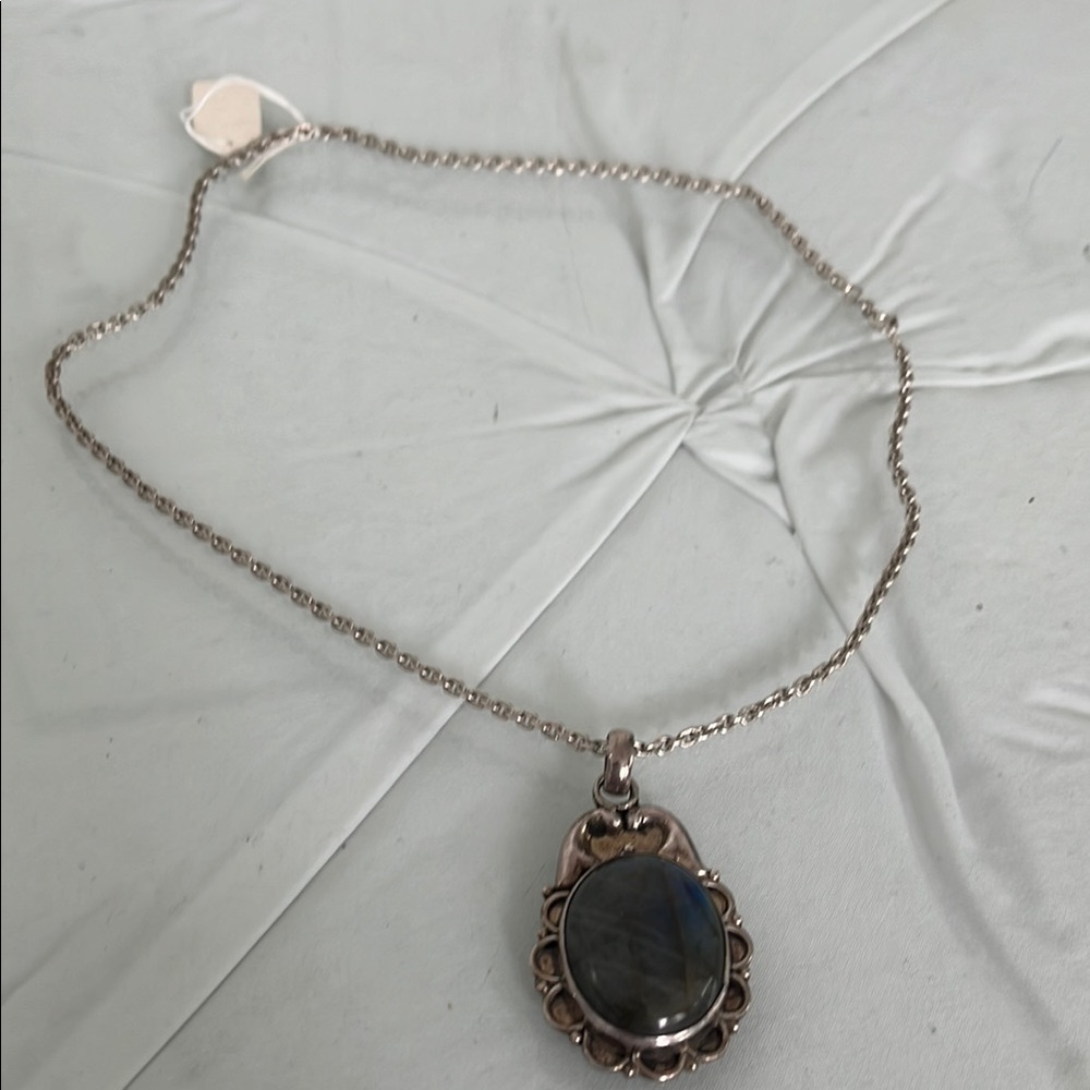 Elegant Silver Pendant Necklace